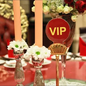طاولة VIP لأربعة أشخاص في موقع مميز